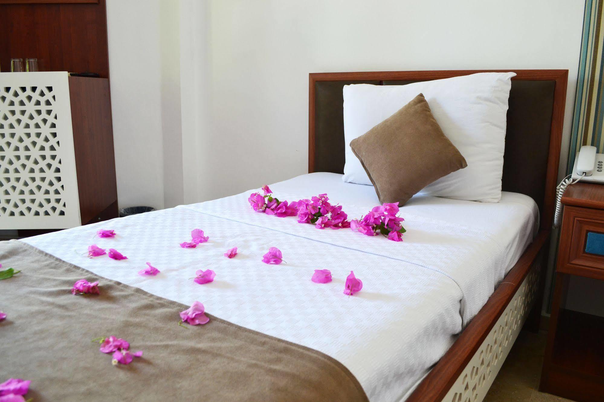Oskay Hotel ดาลยัน ภายนอก รูปภาพ