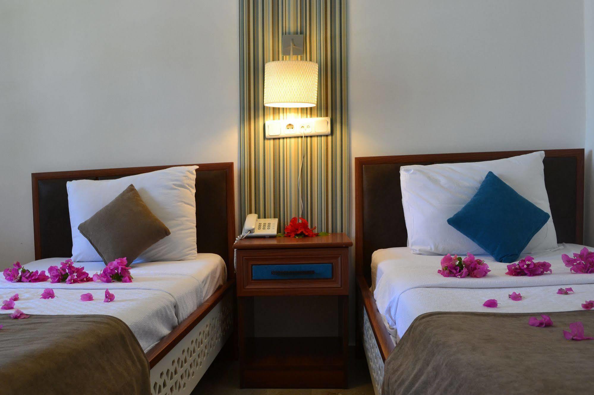 Oskay Hotel ดาลยัน ภายนอก รูปภาพ