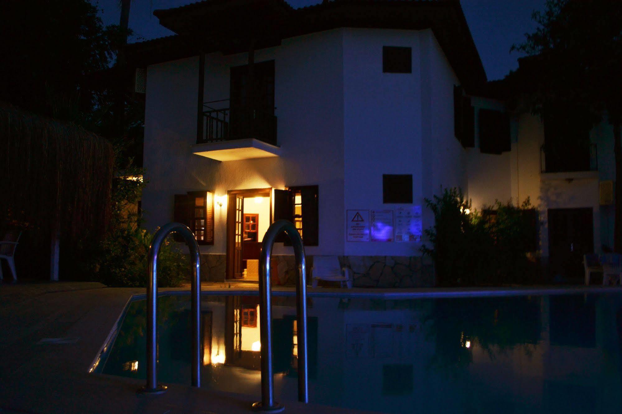 Oskay Hotel ดาลยัน ภายนอก รูปภาพ